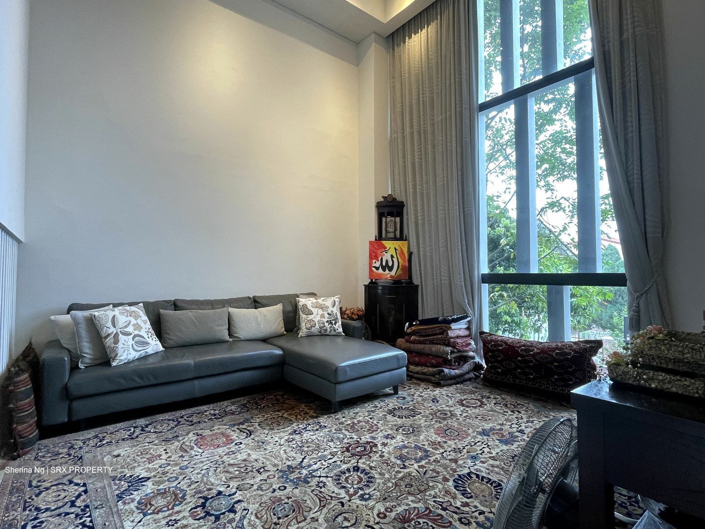 Charlton 27 (D19), Terrace #393385401
